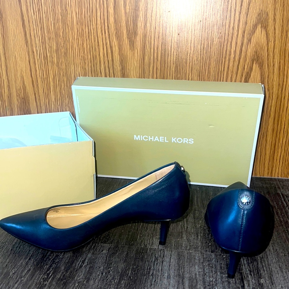 Brand New in box - Michael Kors Flex Kitten in Navy Blue. Never worn.
